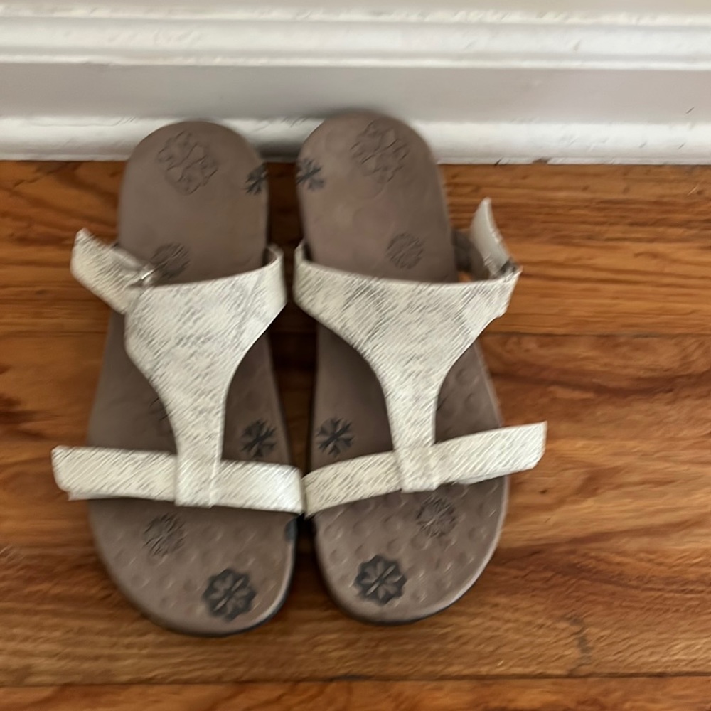 Orthoheel Sandals Size 9 White and Black Snakeskin